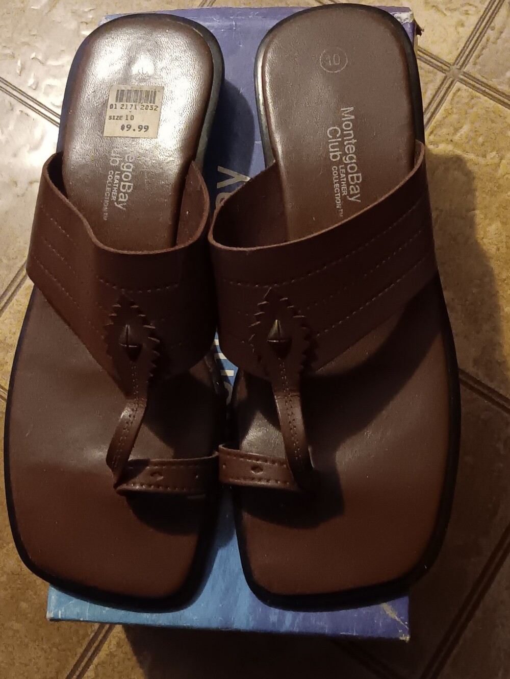 MONTEGO BAY CLUB LADIES THONGS SANDALS. SIZE 10 M.